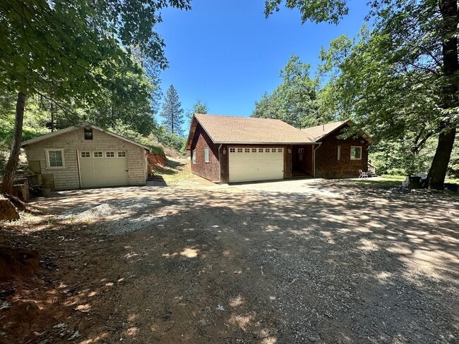 10514 Smith Rd in Grass Valley, CA - Building Photo - Building Photo