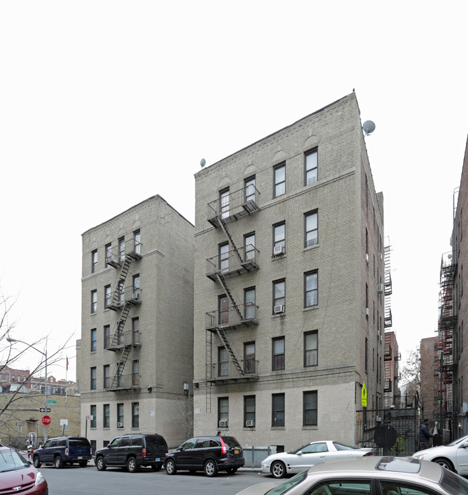 244 E 196th St in Bronx, NY - Building Photo