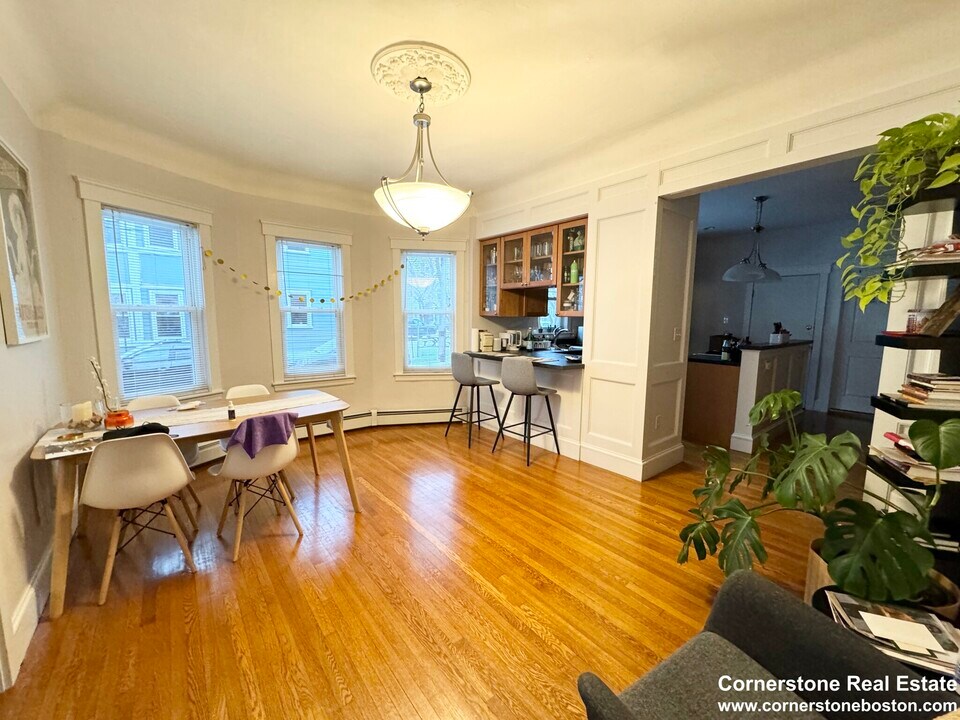 18 Willow St, Unit 1 in Cambridge, MA - Foto de edificio