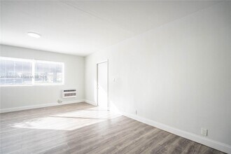 6871 Abbott Ave in Miami Beach, FL - Building Photo - Building Photo