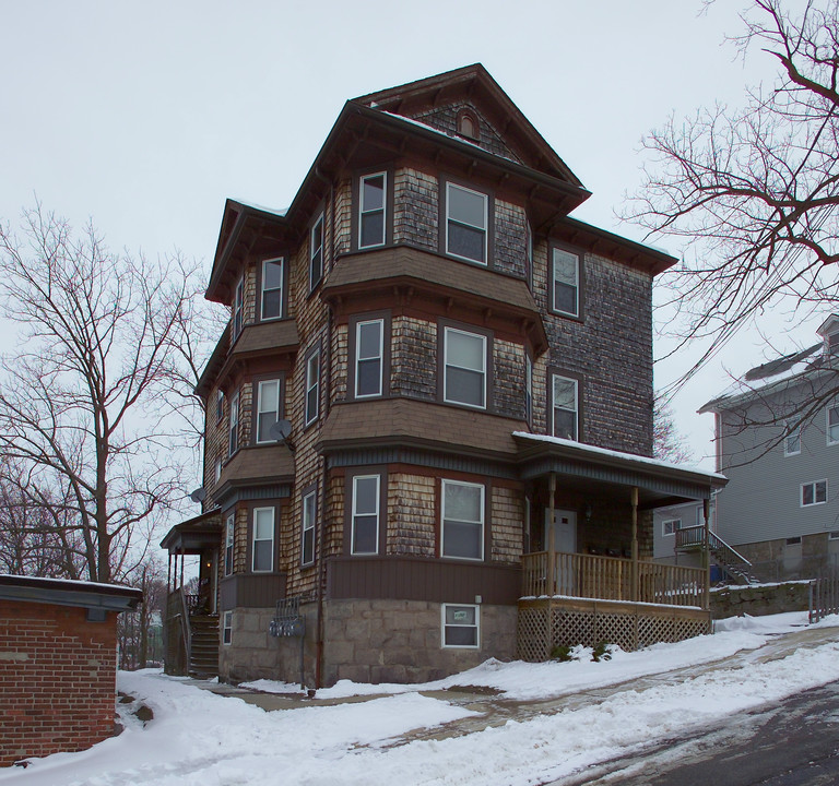 100 Maple St in Fall River, MA - Building Photo