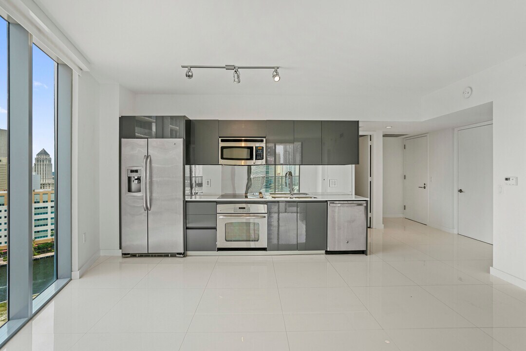 31 SE 6th St, Unit 1901 in Miami, FL - Building Photo