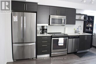 400-400 Adelaide St E in Toronto, ON - Building Photo - Building Photo