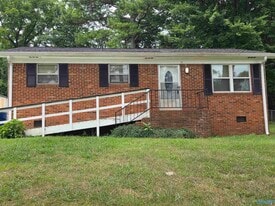 145 Harris Rd NW in Huntsville, AL - Building Photo