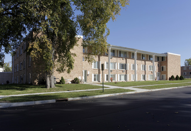 Country View Apartments in Savage, MN - Building Photo - Building Photo