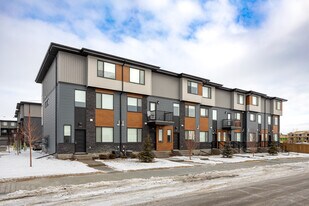 Corner Haven in Calgary, AB - Building Photo