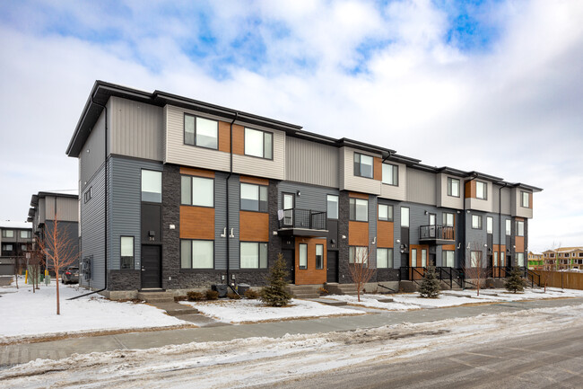 Corner Haven in Calgary, AB - Building Photo - Primary Photo