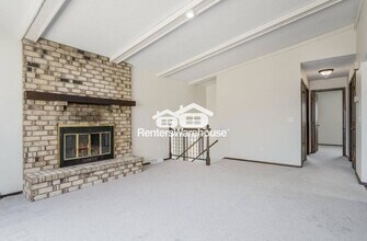 7932 Regent Ave N in Minneapolis, MN - Building Photo - Building Photo
