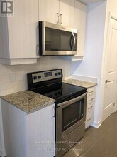 9201 Yonge St in Richmond Hill, ON - Building Photo - Building Photo