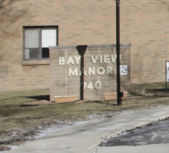 Bayview Manor in Milwaukee, WI - Foto de edificio - Building Photo