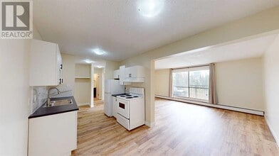 10222-105 105 Ave in Grande Prairie, AB - Building Photo - Building Photo