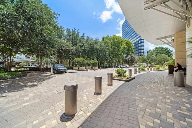 property at 1901 Post Oak Blvd