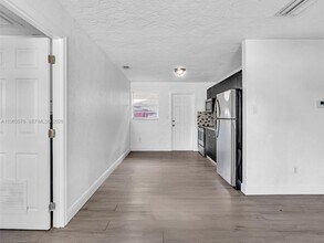 2512 NW 9th Pl in Fort Lauderdale, FL - Building Photo - Building Photo