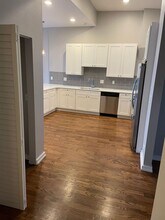 7058 N Clark St in Chicago, IL - Building Photo - Building Photo