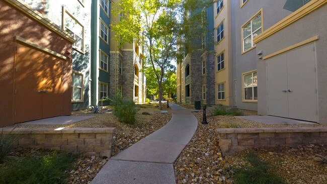 26 E Serene Ave, Unit 120 in Las Vegas, NV - Building Photo - Building Photo