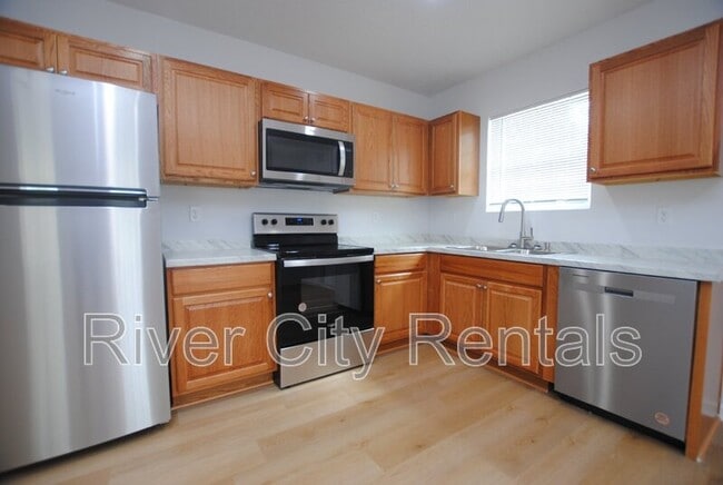 5621 Overlook Dr E in Keystone Heights, FL - Foto de edificio - Building Photo