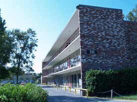 710 Iris St in Lake Charles, LA - Building Photo