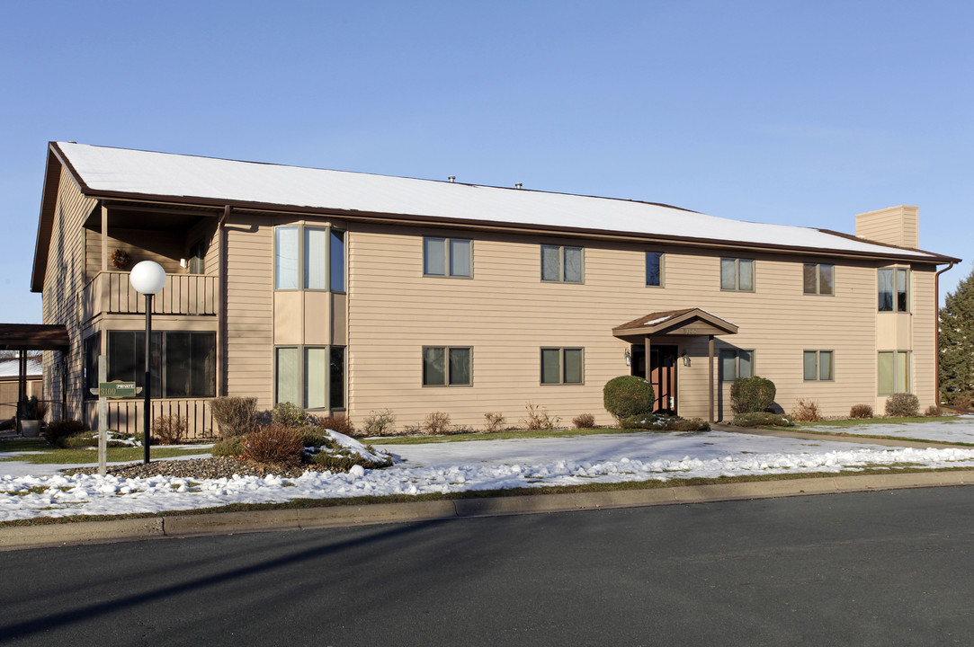 3100 Riverwood Dr in Hastings, MN - Building Photo