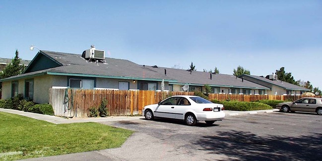 The Skyview Apartments in Hesperia, CA - Building Photo - Building Photo