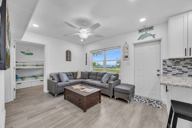 2362 Pineapple Ave