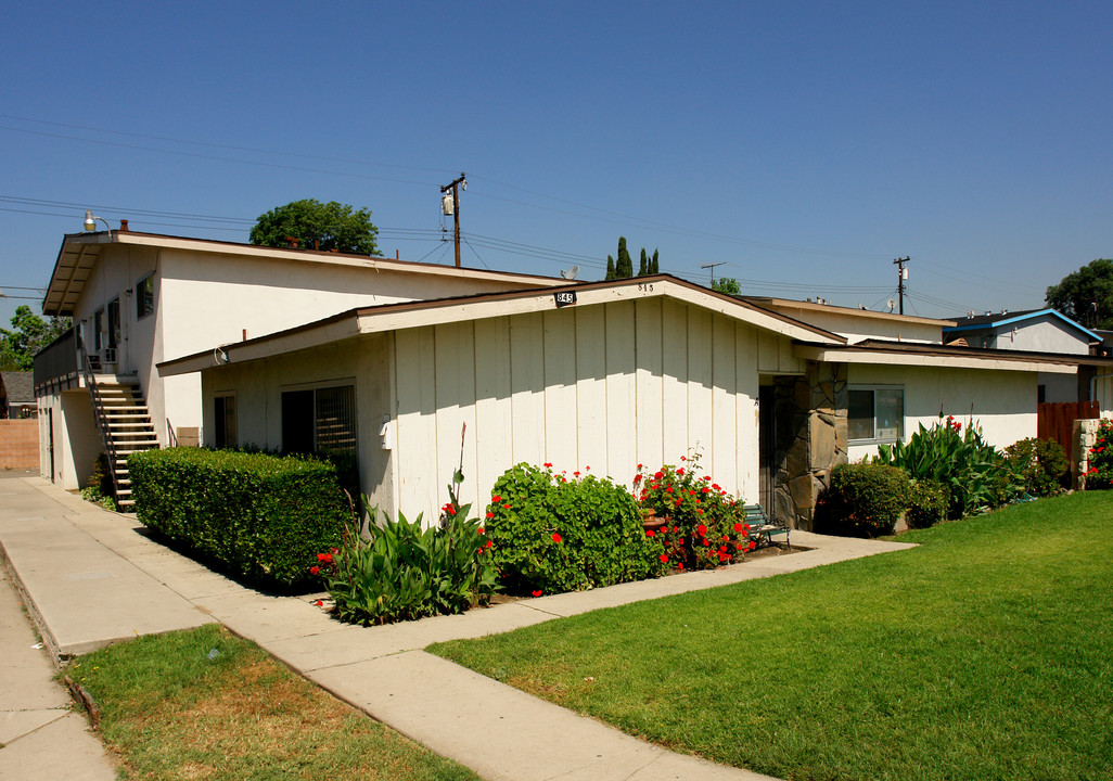 845 N Vineyard Ave in Ontario, CA - Building Photo