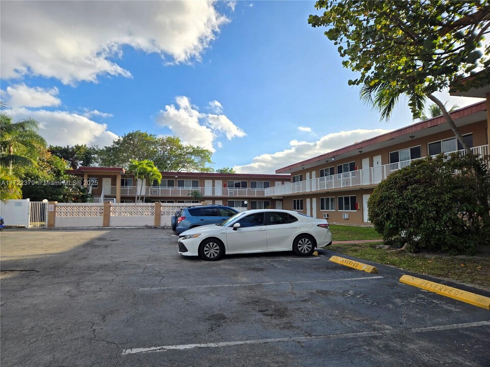 2838 Madison St in Hollywood, FL - Building Photo