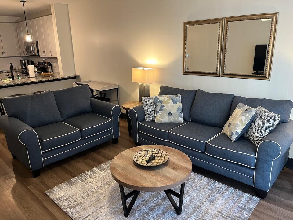 424 W Trade St in Charlotte, NC - Building Photo