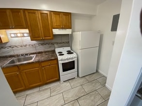 4837 Cadieux Rd in Detroit, MI - Building Photo - Building Photo