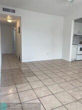 5831 SW 36th Ct in Davie, FL - Foto de edificio - Building Photo
