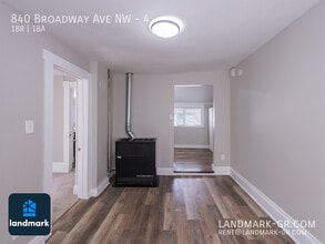 840 Broadway Ave NW in Grand Rapids, MI - Building Photo - Building Photo