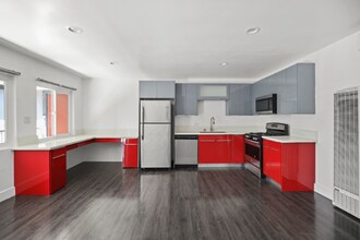 1321 W 36th Pl in Los Angeles, CA - Building Photo - Building Photo