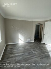 18209 Brady in Redford, MI - Foto de edificio - Building Photo