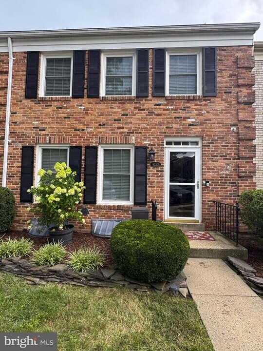 9253 Bailey Ln in Fairfax, VA - Building Photo