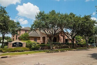 2255 Braeswood Park Dr in Houston, TX - Building Photo - Building Photo