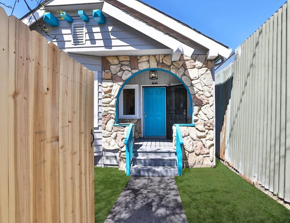 2643 Market St in Oakland, CA - Building Photo