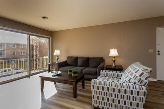 Park Hill Lane Apartments in Menands, NY - Building Photo - Interior Photo