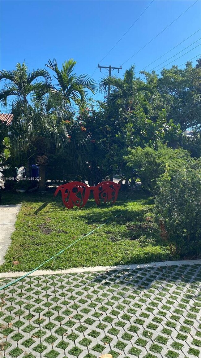 1277 SW 19th St in Miami, FL - Foto de edificio - Building Photo