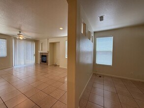 9675 Iris Meadow Way in Elk Grove, CA - Building Photo - Building Photo