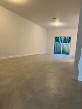 1041 SE 27th Terrace in Homestead, FL - Building Photo - Building Photo