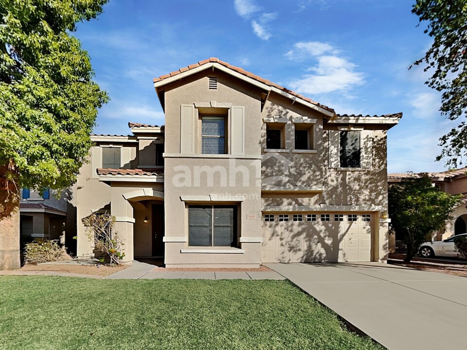 15024 W Windrose Dr in Surprise, AZ - Building Photo