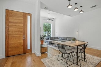 5402 Woodrow Ave in Austin, TX - Building Photo - Building Photo