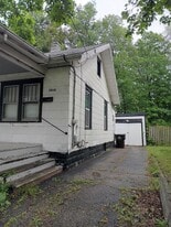 2010 N Ellis St in Peoria, IL - Building Photo