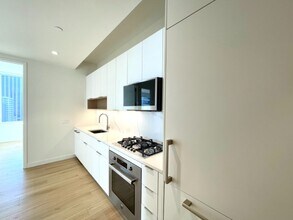 160 Water St in New York, NY - Building Photo - Building Photo