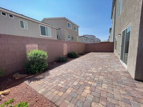 7008 W Steele Canyon St in Las Vegas, NV - Building Photo - Building Photo