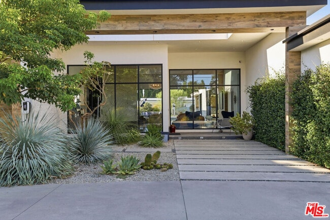property at 22935 Oxnard St