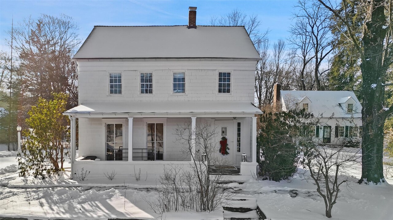 701 Guard Hill Rd in Bedford, NY - Building Photo