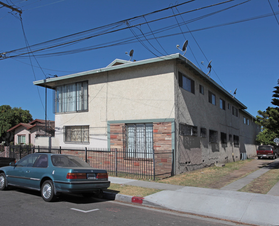 6127 Fishburn Ave in Huntington Park, CA - Building Photo