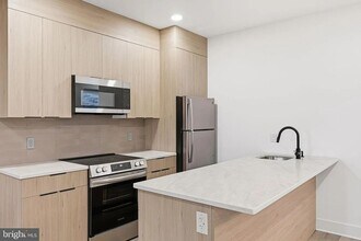 1502 S 52nd St in Philadelphia, PA - Foto de edificio - Building Photo