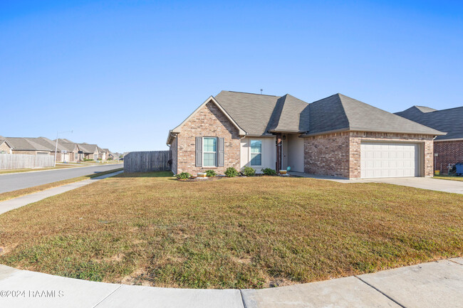 201 St Gaspar St in Youngsville, LA - Foto de edificio - Building Photo