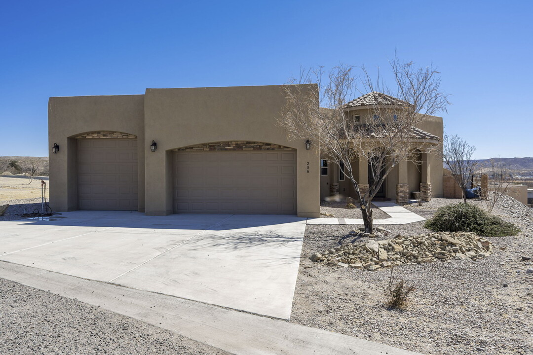 206 Tierra Verde Cir in Elephant Butte, NM - Foto de edificio